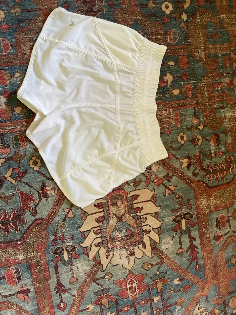 LULULEMON white shorts hotty hot rise 4 - Picture 2 of 2